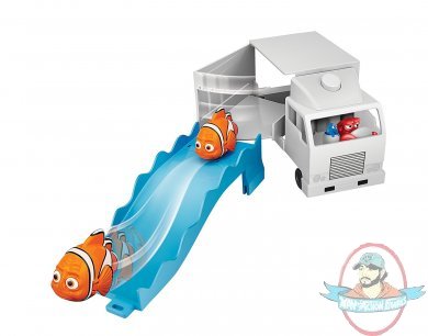 Disney Finding Dory Swigglefish Hank Truck Playset Bandai