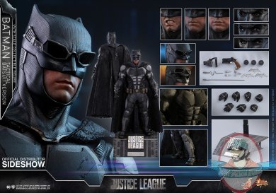 Batman Tactical Batsuit Movie Masterpiece MMS 432 Figure by Hot Toys
