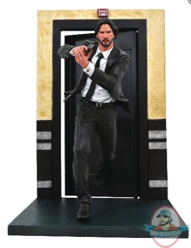 John Wick Gallery Running Pvc Figure by Diamond Select