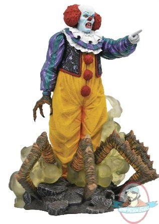 It 1990 Gallery Pennywise PVC Statue Diamond Select