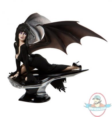 Elvira Mistress of the Dark Masterpiece Statue Enesco 907684
