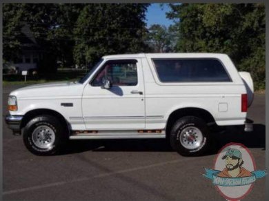 1:18 Artisan Collection 1993 Ford Bronco XLT Oxford White Greenlight