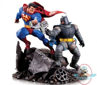 The Dark Knight Returns Batman vs. Superman Ltd Ed Mini Battle Statue