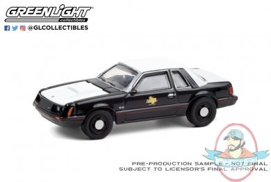 1:64 Hot Pursuit Series 37 1982 Ford Mustang SSP Texas Greenlight