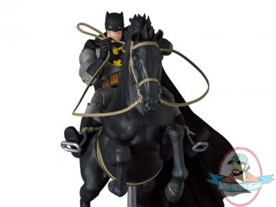 Batman: Dark Knight Returns Batman & Horse Figures Mafex