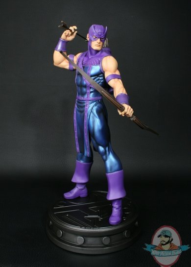 Hawkeye Museum 12" Statue By Bowen Designs