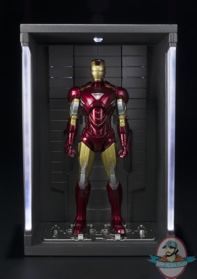 S.H. Figuarts Iron Man Mark VI and Hall of Armor Set Bandai BAN14345