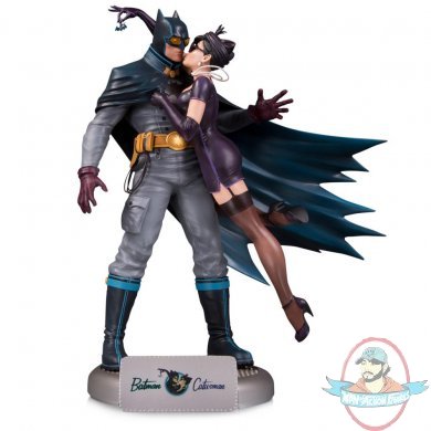 DC Bombshells Batman & Catwoman Deluxe Statue DC Collectibles