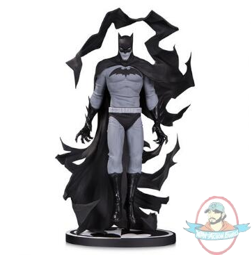 Batman: Black and White Batman by Becky Cloonan Statue DC Collectibles