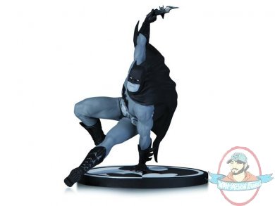 Batman Black And White Statue Bryan Hitch by DC Collectibles