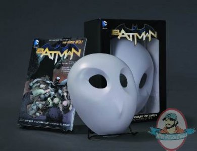 Batman Court of Owls Book & Mask Set by Dc Comics