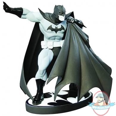 Batman Black And White Statue Andy Kubert Dc Direct Ltd