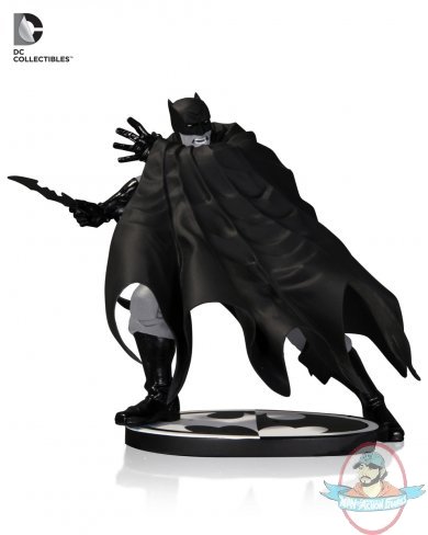 Batman Black & White Statue by Dave Johnson DC Collectibles