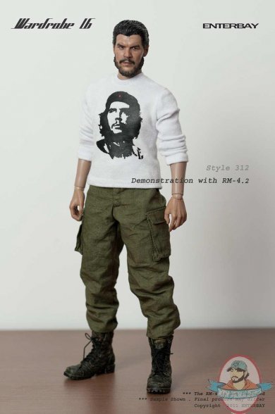 A man dressed in Che guevara clothes makes the cosplayer in Old