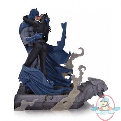 DC Comics Hush Batman and Catwoman Kiss Statue