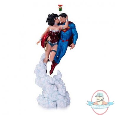 Superman and Wonder Woman Holiday Kiss Mini Statue by DC Direct