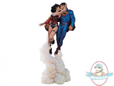 Dc Superman and Wonder Woman The Kiss Jim Lee 12-Inch Statue