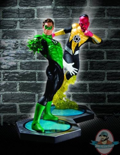 Ultimate Showdown Green Lantern vs Sinestro Statue Set