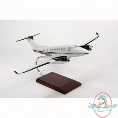 B350 King Air 1/32 Scale Model KBKAB350TR by Toys & Models