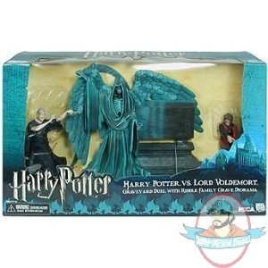 Harry Potter vs Voldemort 7" Graveyard Boxed Set Action Figures  NECA