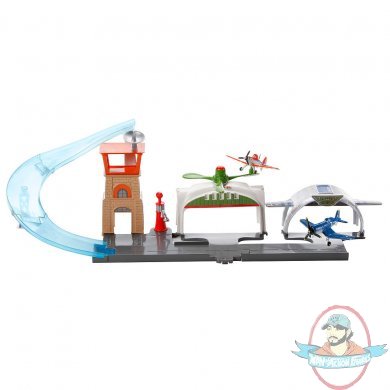 Disney Planes Deluxe Pit Row Playset by Mattel