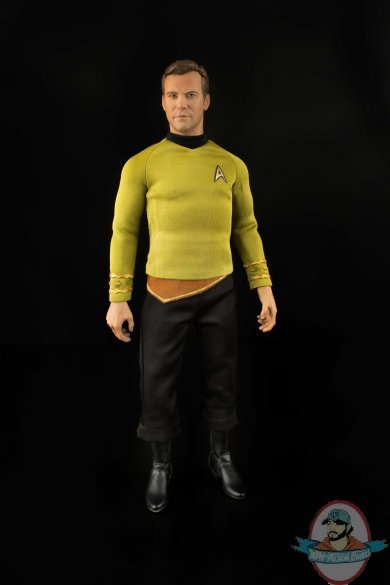 Star Trek TOS Captain Kirk 1/6 Scale Articulated  Figure STR-0071 Qmx