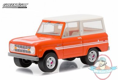 1:64 Country Roads Series 14 1976 Ford Bronco "Explorer Package” 