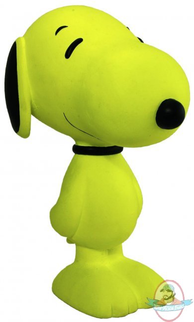 Snoopy 8 Inch Vinyl Figure Yellow by Dark Horse