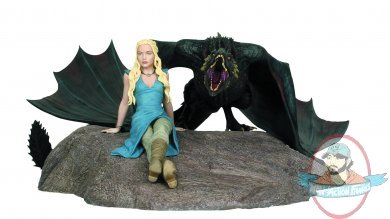 Game of Thrones Daenerys & Drogon Statue by Dark Horse