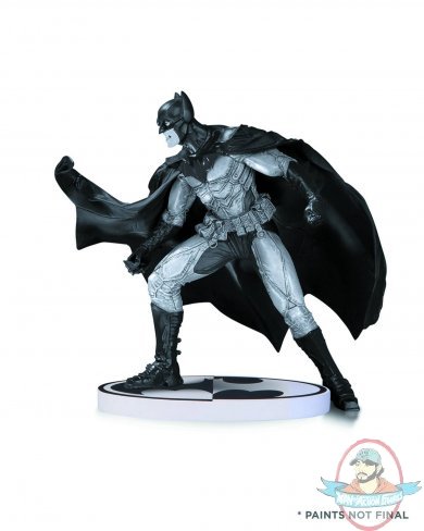 Batman Black And White Statue  Lee Bermejo Second Edition