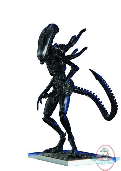 1:18 Scale Figure Aliens Xenomorph Lurker Previews Exclusive
