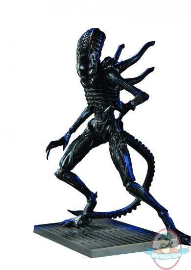 1:18 Scale Figure Aliens Xenomorph Soldier Previews Exclusive