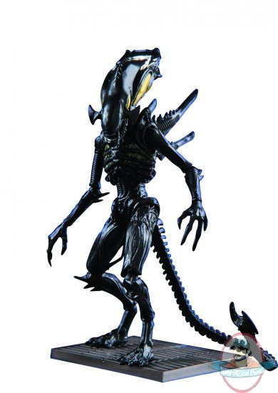 1:18 Scale Figure Aliens Xenomorph Spitter Previews Exclusive