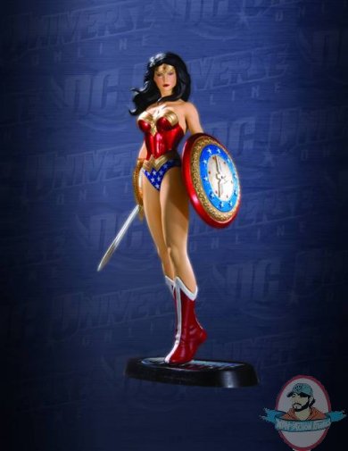 DC Universe Online: Wonder Woman Statue by DC Direct