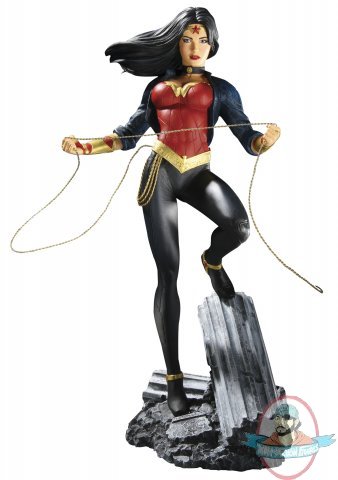Wonder Woman #600 Statue by DC Direct