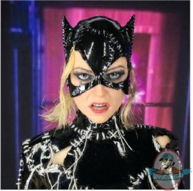2019_01_08_08_26_27_monkey_depot_boxed_figure_supermad_toys_cat_ver._2.0_battle_damaged_version_.jpg