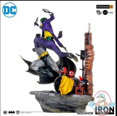 2019_04_03_16_58_51_dc_comics_batman_vs_the_joker_sixth_scale_diorama_by_iron_studios_sideshow_col.jpg