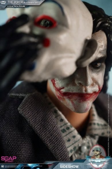 2019_07_15_15_04_52_https_www.sideshow.com_storage_product_images_904866_the_joker_bank_robber_ver.jpg