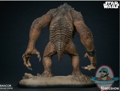 2019_11_23_00_56_06_https_www.sideshow.com_storage_product_images_300686_rancor_deluxe_statue_star.jpg