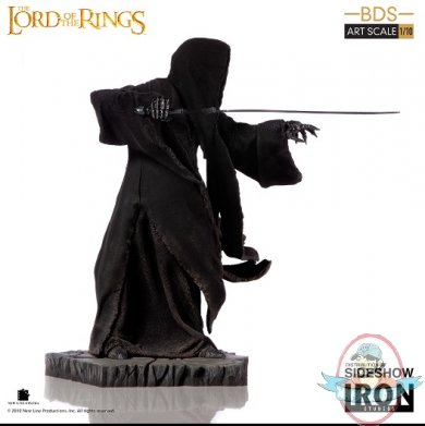 2019_12_13_17_21_29_attacking_nazgul_statue_by_iron_studios_sideshow_collectibles_internet_explo.jpg