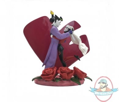 2020_04_09_11_40_45_dc_comics_joker_harley_quinn_wedding_cake_topper_style_statue_internet_e.jpg