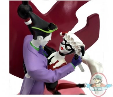 2020_04_09_11_41_52_dc_comics_joker_harley_quinn_wedding_cake_topper_style_statue_internet_e.jpg