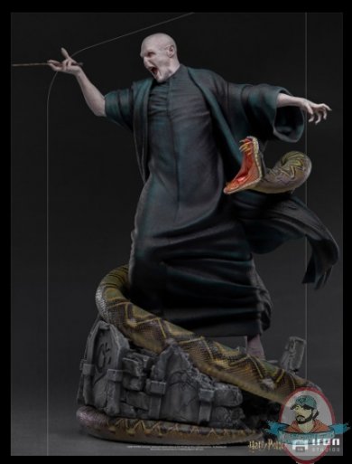 2021_07_13_11_01_56_voldemort_and_nagini_legacy_replica_statue_sideshow_collectibles.jpg