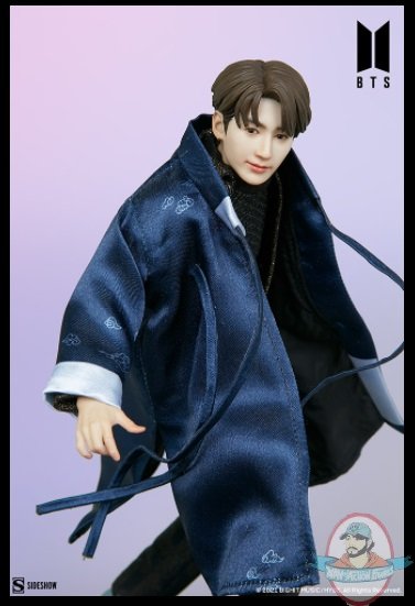 2021_07_28_09_45_09_jung_kook_bts_idol_collection_deluxe_statue_sideshow_collectibles.jpg