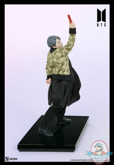 2021_07_28_10_01_31_jimin_bts_idol_collection_deluxe_statue_sideshow_collectibles.jpg
