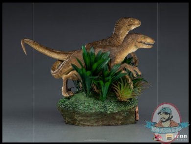 2021_09_07_10_02_58_just_the_two_raptors_deluxe_statue_by_iron_studios_sideshow_collectibles.jpg