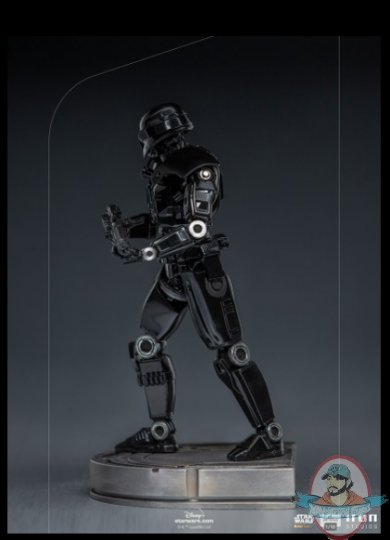 2021_09_09_21_14_32_star_wars_dark_trooper_1_10_scale_statue_by_iron_studios_sideshow_collectibles.jpg