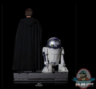 2021_09_24_17_36_24_luke_skywalker_r2_d2_and_grogu_1_4_scale_legacy_replica_statue_by_iron_studios_.jpg