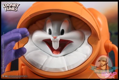 2021_10_05_09_16_16_bugs_bunny_astronaut_statue_from_soap_studio_sideshow_collectibles.jpg
