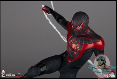 2021_10_06_09_51_35_spider_man_miles_morales_sixth_scale_diorama_by_pcs_sideshow_collectibles.jpg